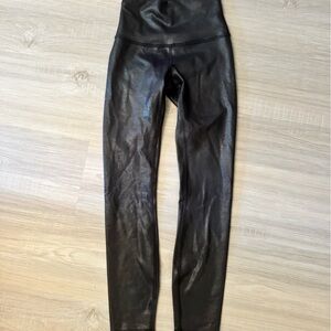 Shiny lululemon leggings